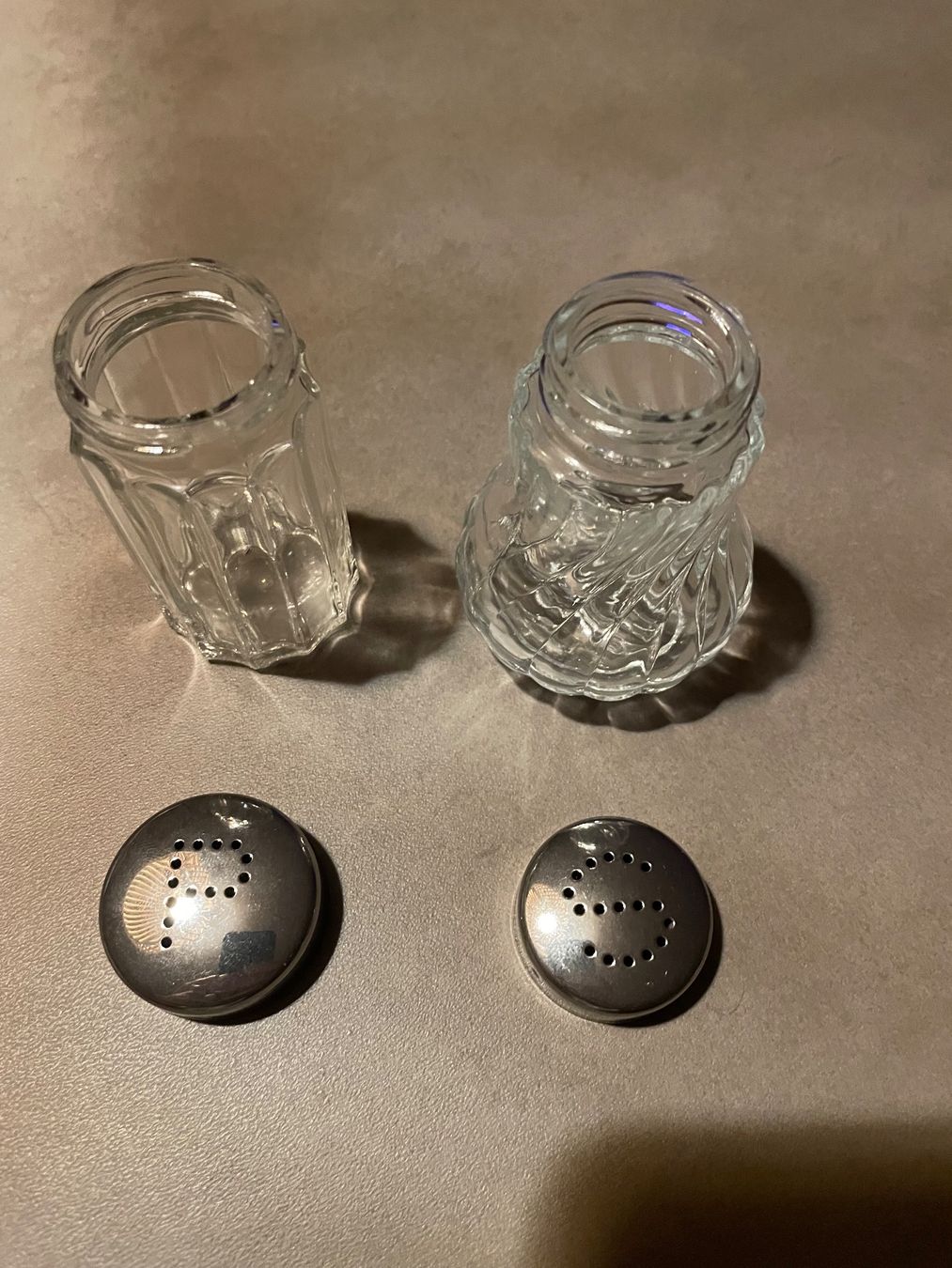 Set di piatti: Salz und Pfeffer Streuer Set – Usato da Fislisbach venduto da arse 3