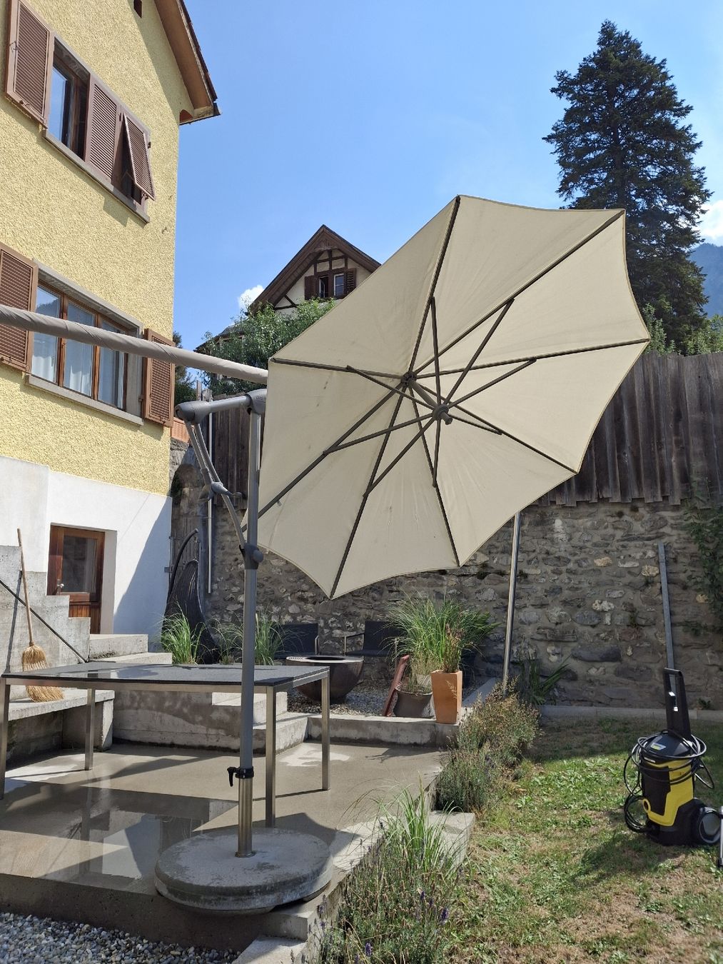 Glatz Ombrelloni: Glatz Sonnenschirm 3m – Usato da Chur venduto da Matahari0 3