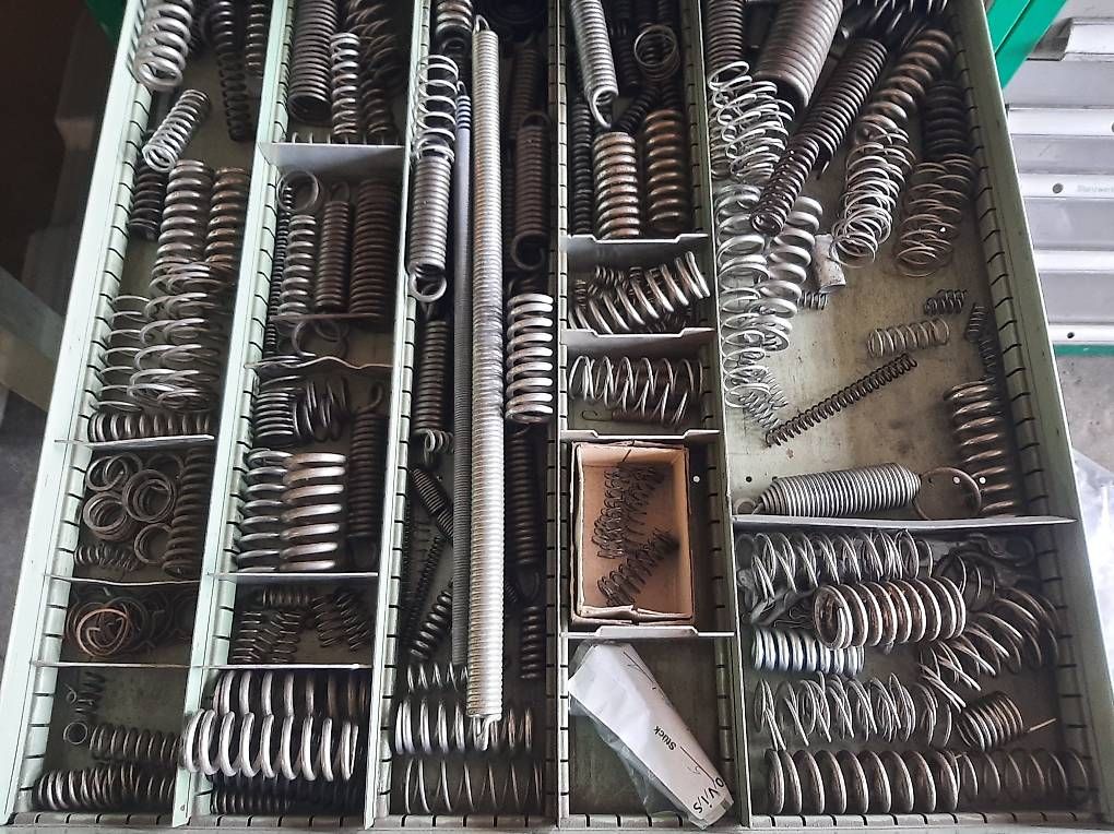 Altro per industria metallurgica: Lot div. Federn – Nuovo (secondo la descrizione) da Münsingen venduto da sttech