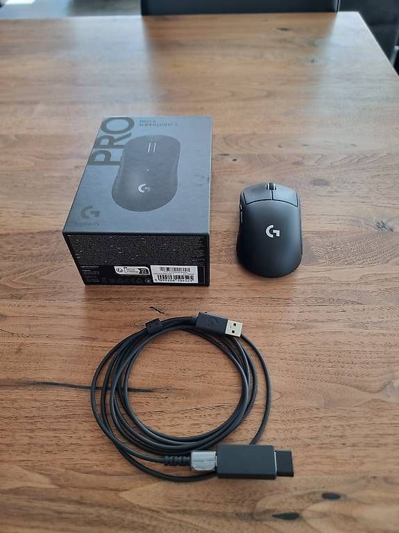 Souris: Logitech Pro X Superlight 2 Maus + Mouse Skates – D'occasion à Aarburg par Joel___