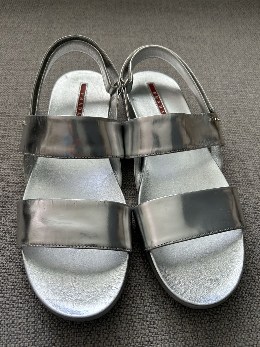 Prada Scarpe da uomo: Prada Sandalen Gr. 41 Silber – Usato da Arlesheim venduto da Mega.Mindy