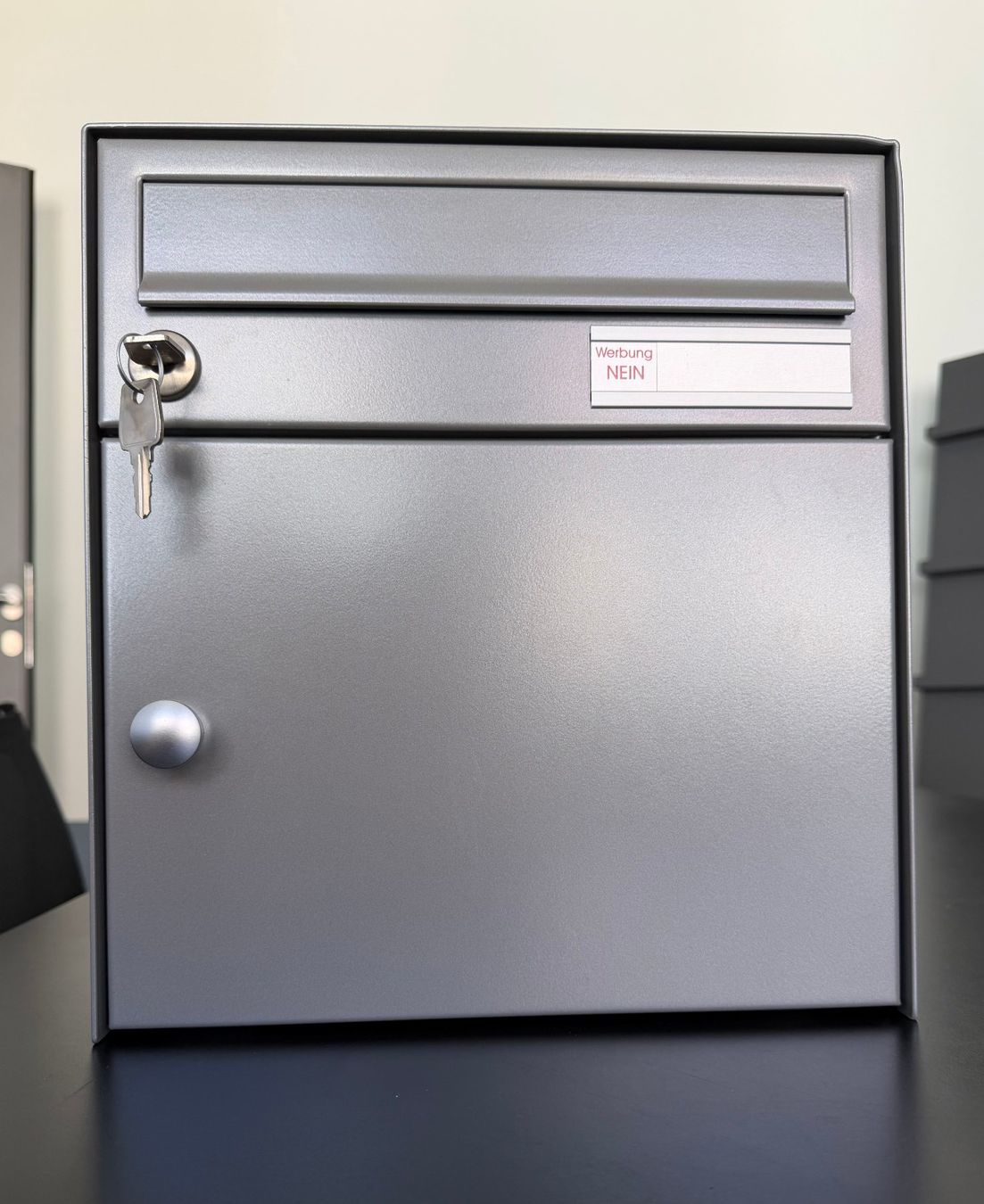 Sonstiges für Haushalt & Wohnen: Briefkasten grau – Gebraucht aus Schüpfen von Dracula0