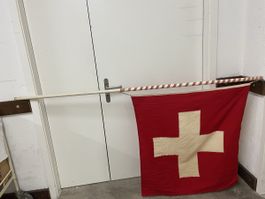 Original Schweizer Fahne mit Stange, Vintage Zustand!