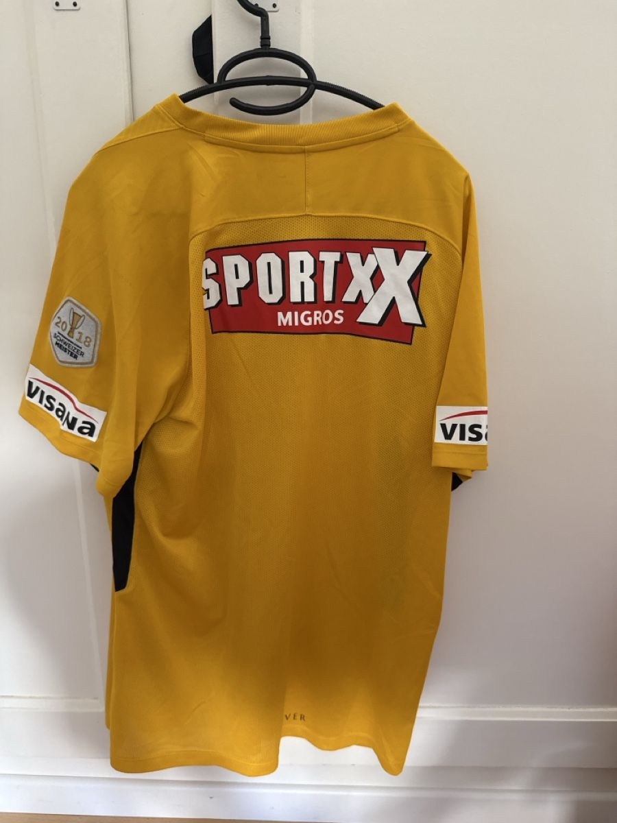 Young Boys Maillots de corps & Pantalons: YB Trikot Saison 18/19 XL – D'occasion à Bern par Tottigoal1 4
