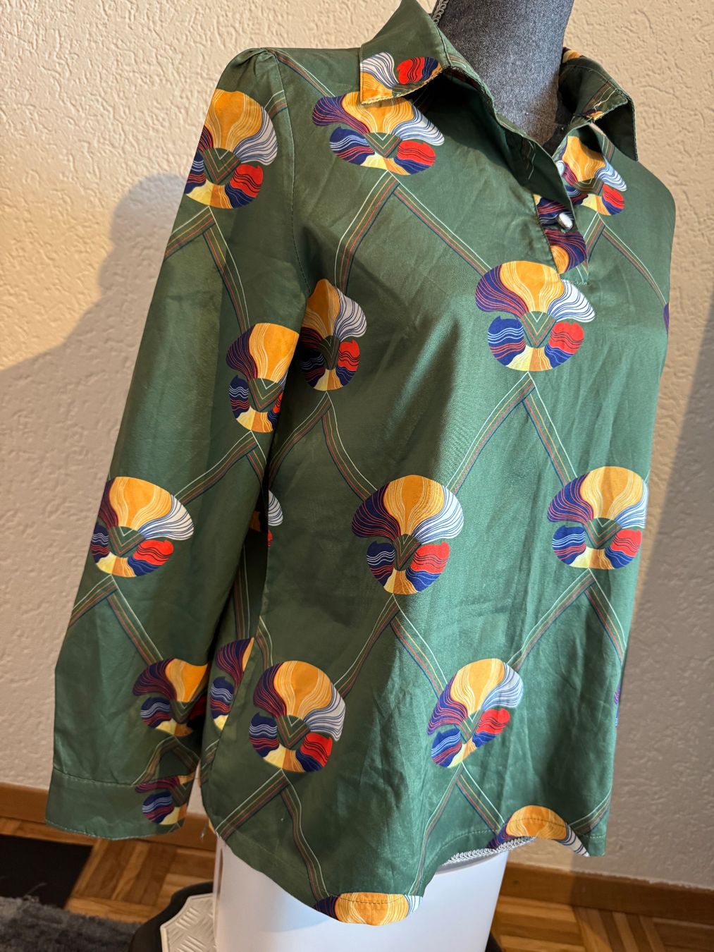 Camicette: Damen Bluse grün gemustert Gr S – Usato da Frenkendorf venduto da Style365 1