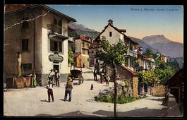 AK Brione, Ortsansicht mit Straßenpartie und Alpenblick