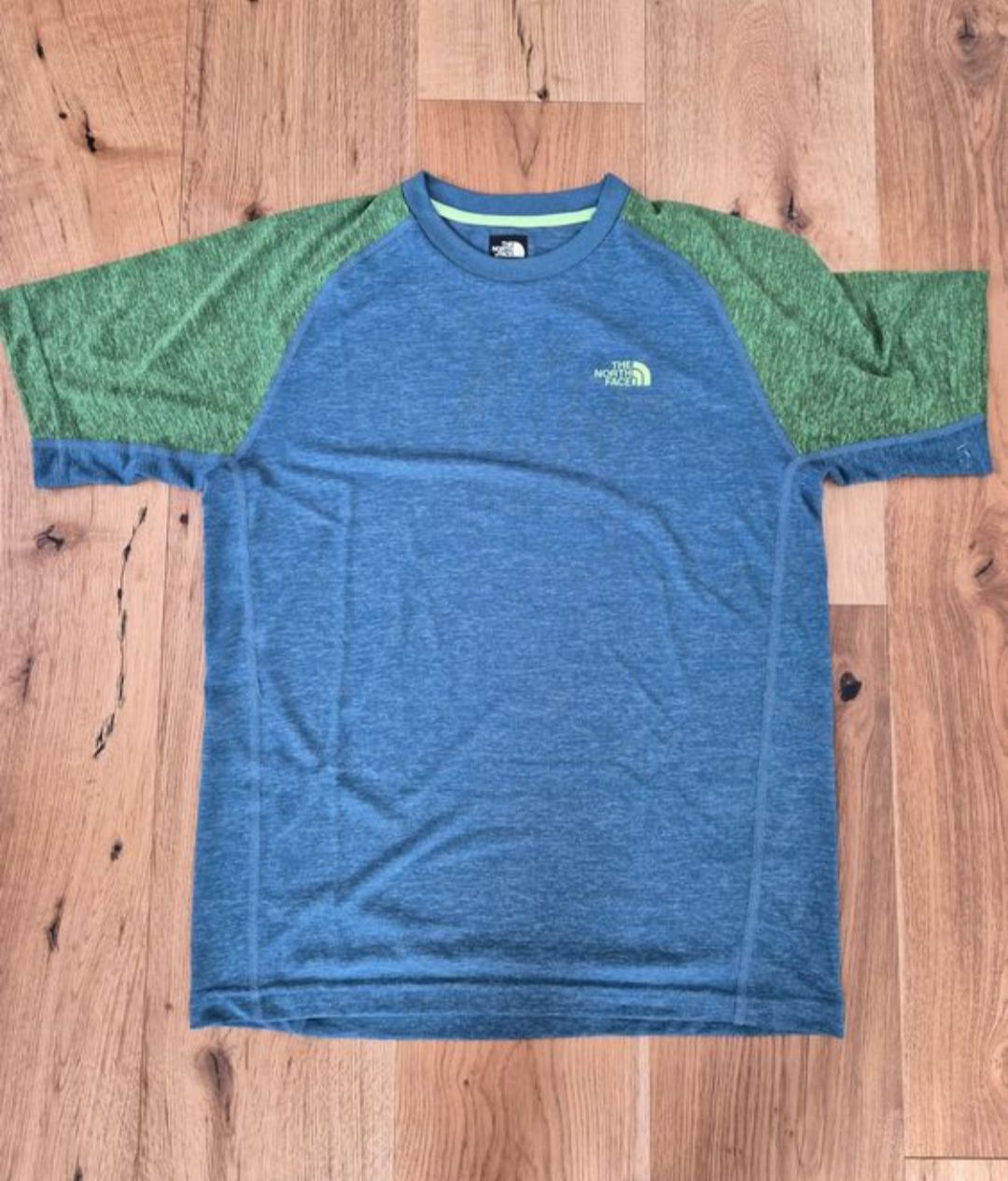 North Face T-shirt: The North Face Flashdry Shirt Gr S – Usato da Binz venduto da julijuli