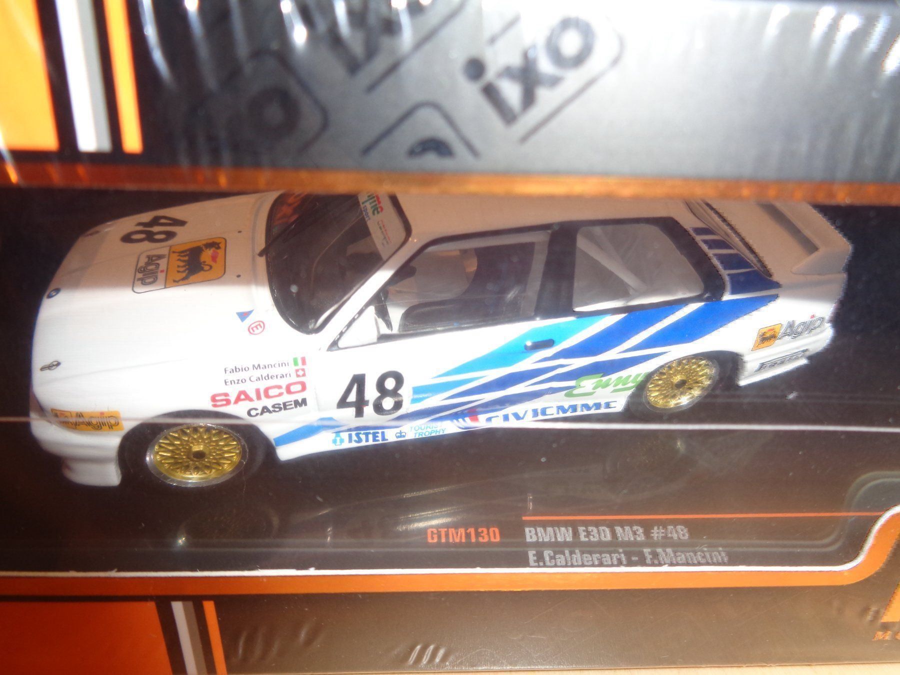 BMW Modellini d'auto: Ixo 1:43 BMW M3 E30 pilote Suisse – Nuovo e nell'imballaggio originale da Reconvilier venduto da rallycar 2