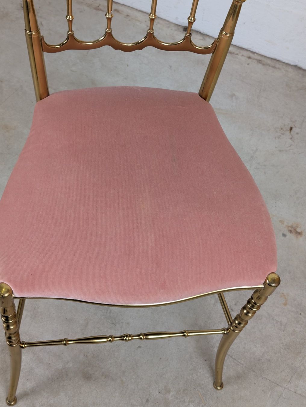 Sedie: Chiavari Stuhl aus Messing mit Samtbezug – Usato da Winterthur venduto da Hint17 2