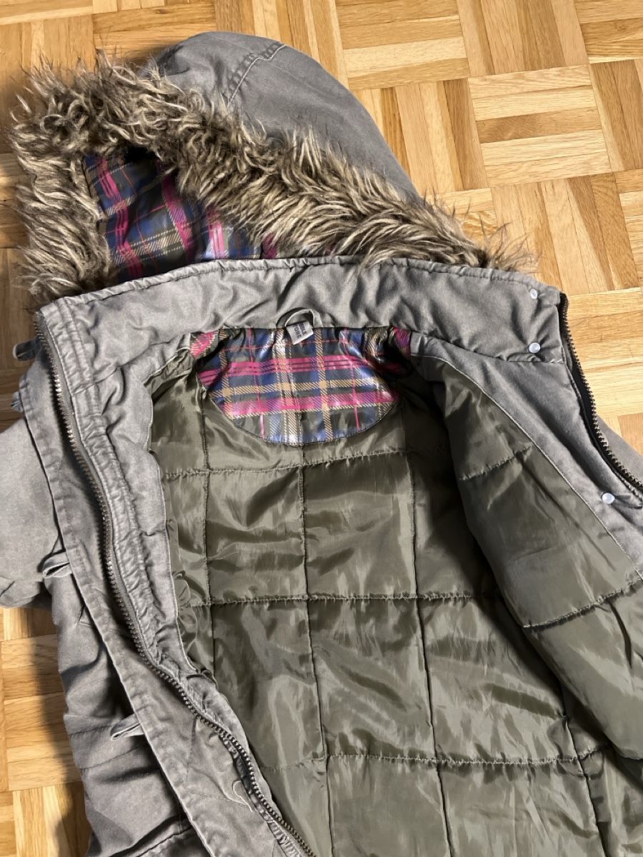 Giacche & Cappotti: Winterjacke mit Kapuze Grösse 128 – Usato da Zuchwil venduto da Commander0 5