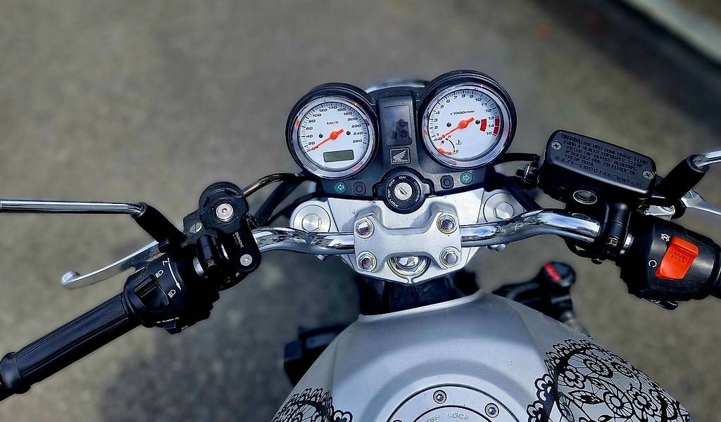 Honda Route: Moto Hornet 600 – D'occasion à Muraz (Collombey) par fab_wc6q 4
