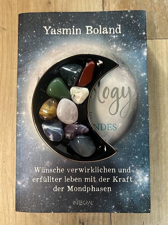 Libri: Buch und Mondschale mit 9 Heilsteinen – Usato da Urdorf venduto da Marybyii