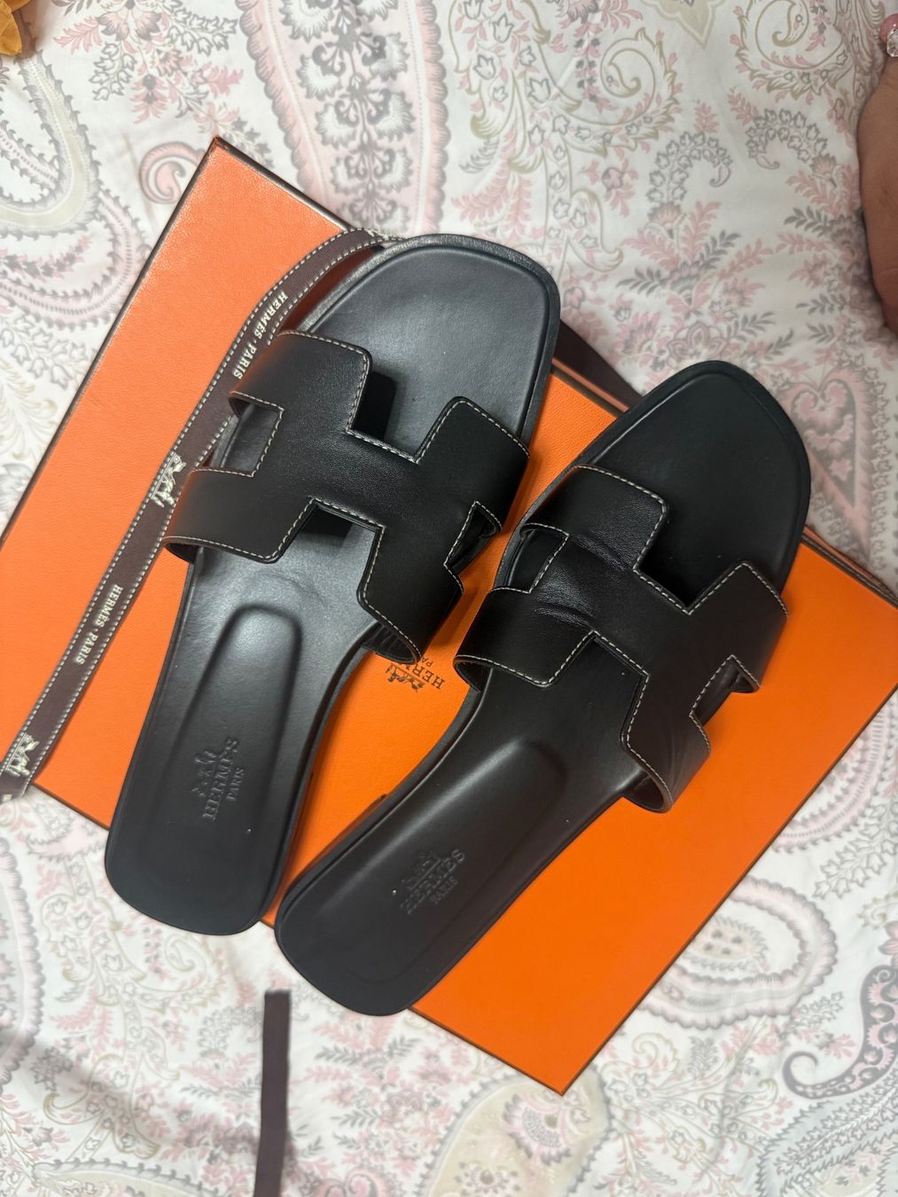 Hermès Chaussures femmes: Hermes Oran 39.5 – D'occasion à St-leonard par Lilliii