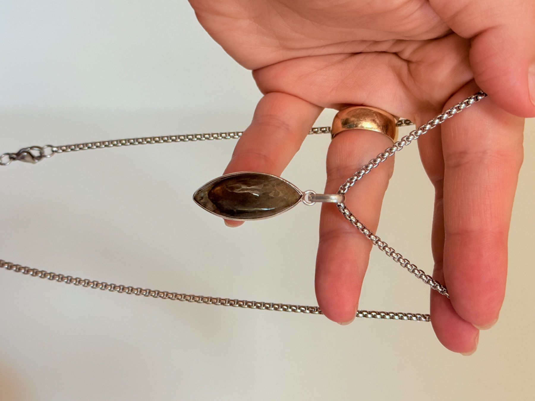 Ketten: Labradorite necklace – Neu und originalverpackt aus Genève von AGBERG 8