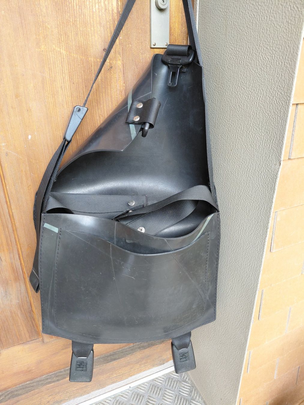 Borse: Schultertasche robust 38x36cm – Usato da zuchwil venduto da parson65 1