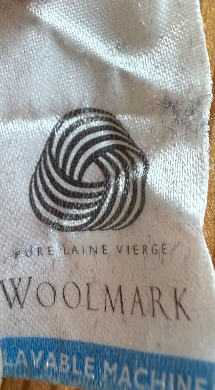 Lacoste Maglioni & Felpe: Debardeur Lacoste Wolle schwarz – Usato da Luzern venduto da Mamutpe 2