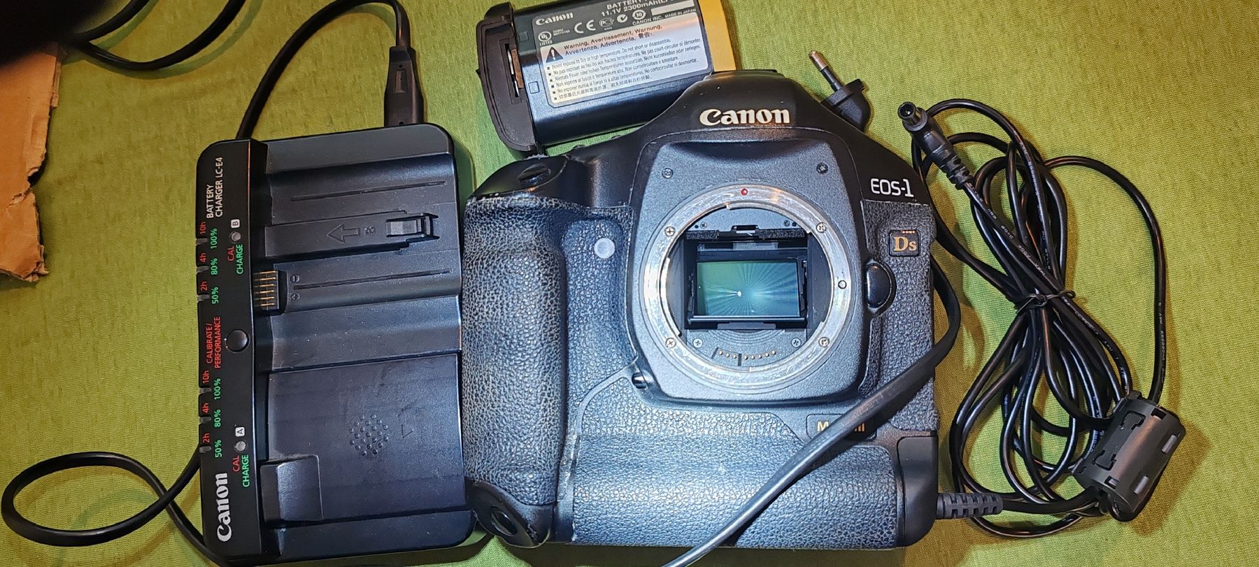 Canon Appareil photo: Fotocamera Canon EOS-1 Ds Mark 3 – Défectueux à Hägendorf par Debua 2