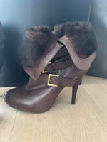 Braune Winterstiefeletten mit Kunstpelzbesatz von GUESS