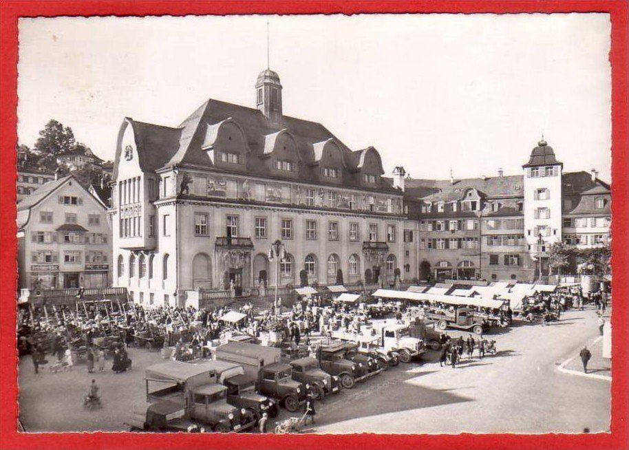 Cartoline postali: HERISAU, MARKTPLATZ, MARKT, CAMIONS, GROSSFORMAT – Usato da Grüningen venduto da Kartenlaube