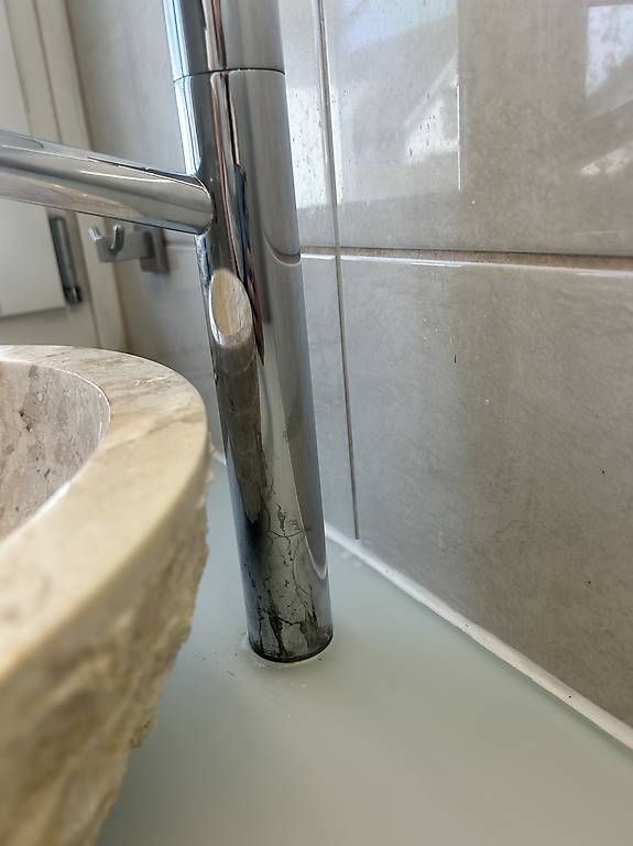 Badezimmermöbel: Badmöbel mit Stein-Aufsatzwaschbecken – Gebraucht aus Zufikon von Gertrud041 4