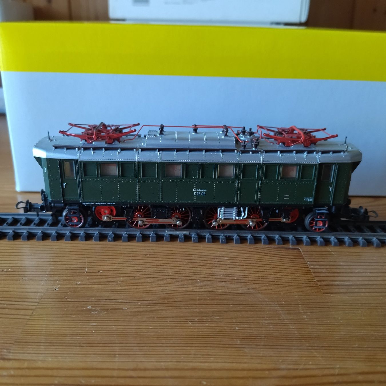 Trix Modellini di ferrovie: Trix Lok BR E 75 (810) – Usato da Basel venduto da BeanieUp