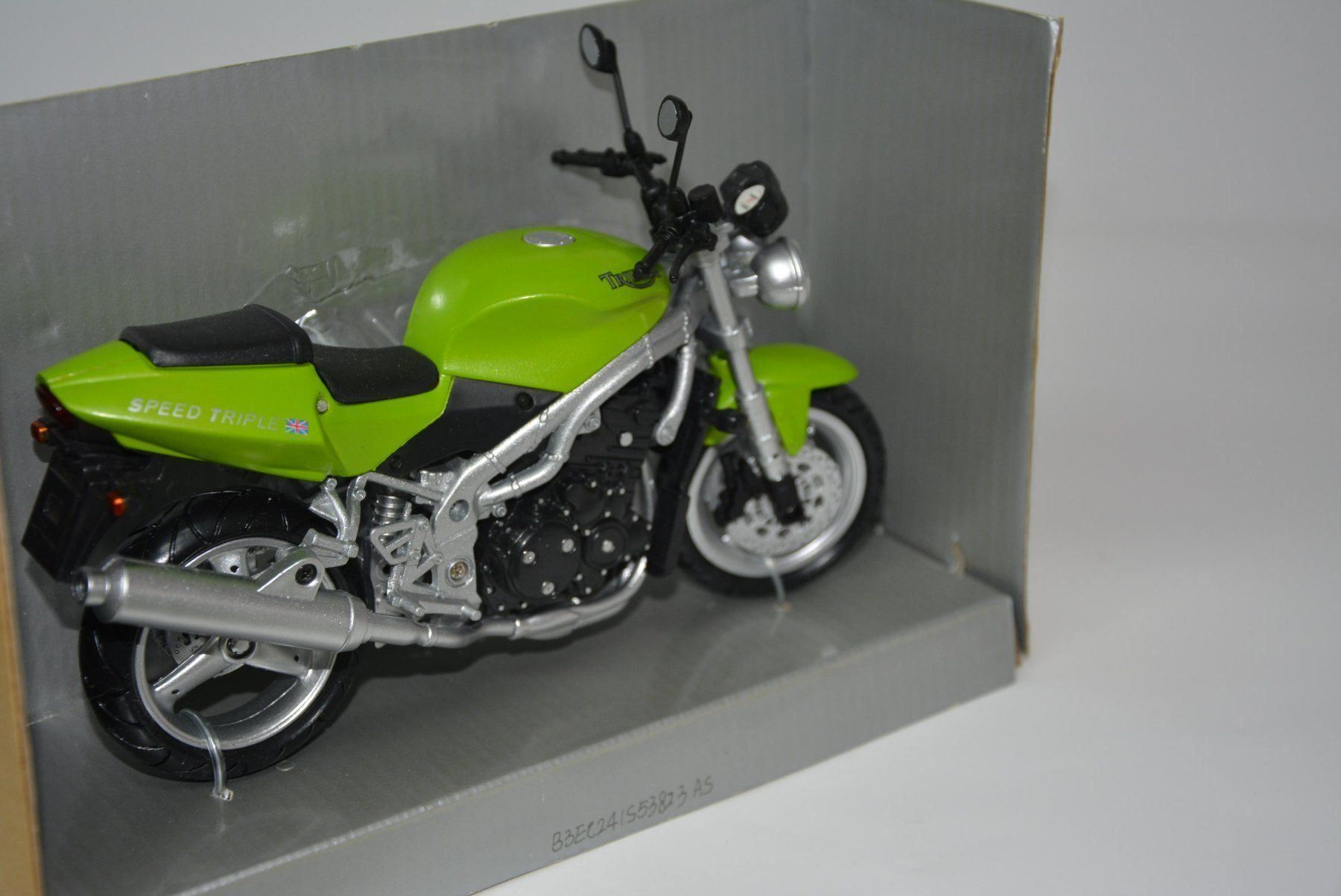 Kit di modellismo & Modellini statici: Triumph Speed Triple , NewRay , 1:12 – Nuovo e nell'imballaggio originale da Goldach venduto da Feivel9 3