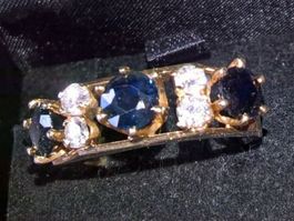 Gelbgoldring mit Brillianten und Saphiren