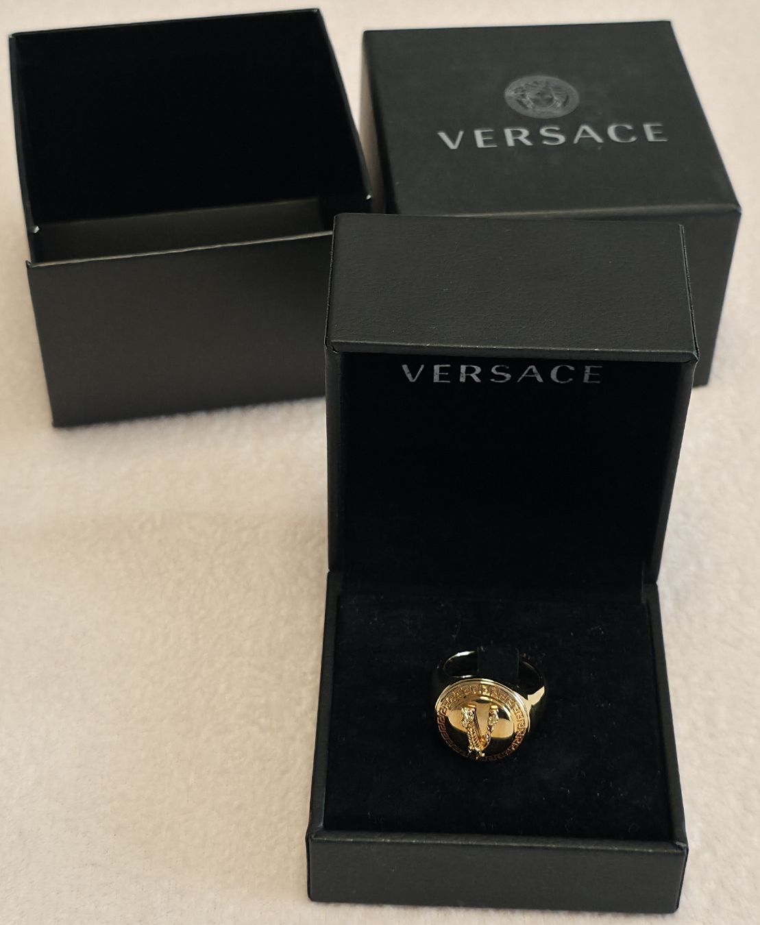 Versace Anelli: Versace Ring Gold, Top Zustand – Nuovo (secondo la descrizione) da Amriswil venduto da newschweiz 2
