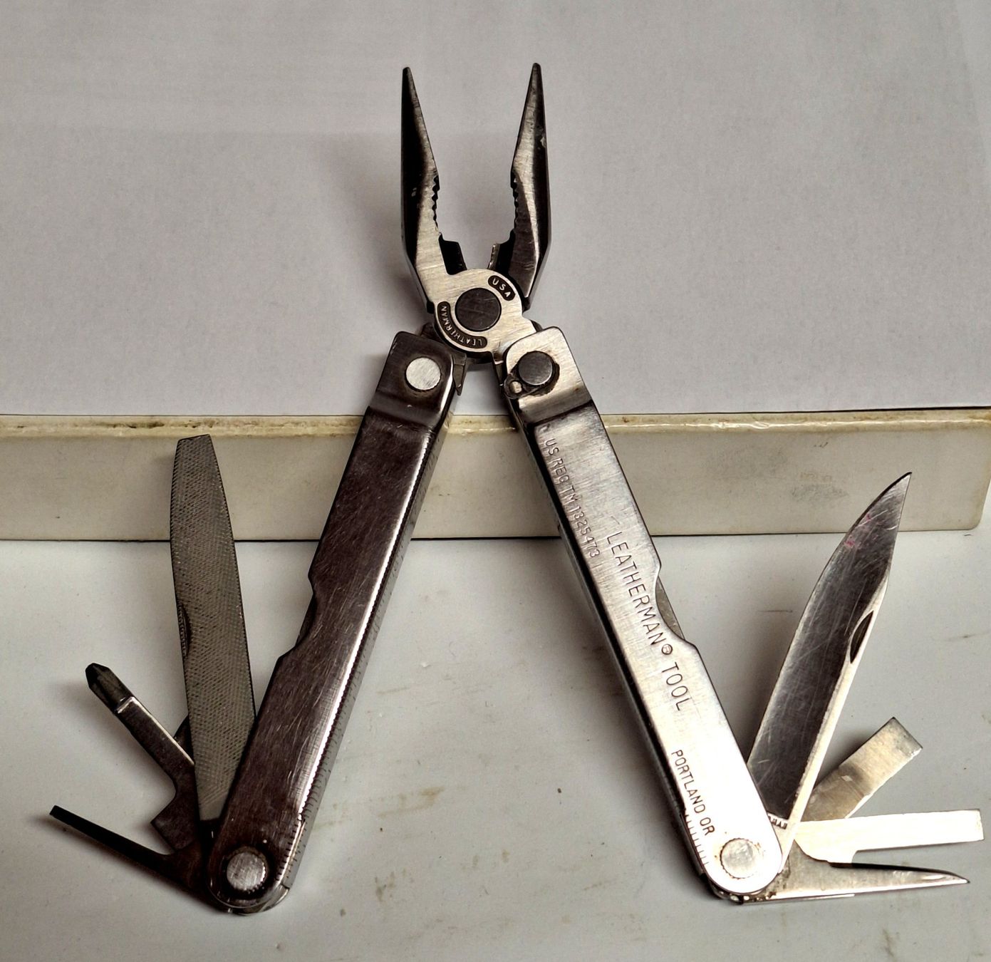 Leatherman Taschenmesser: Sackmesser Couteau Knive Leatherman Multitool April 1994 – Gebraucht aus Tüscherz-Alfermée von Newpad 2