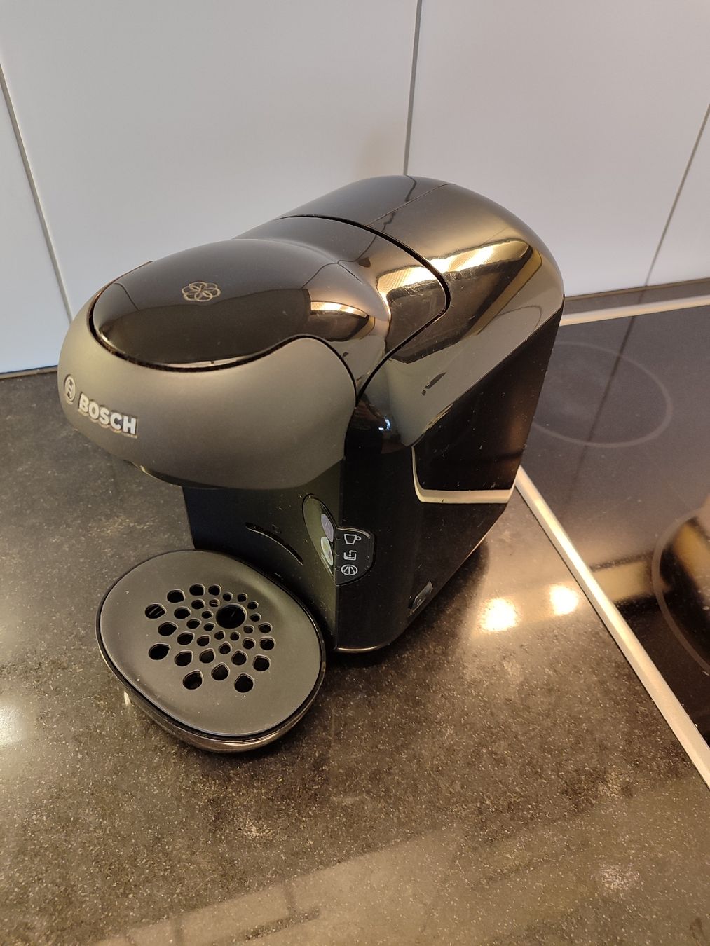 Bosch Macchine per caffè & Macchine per espresso: Bosch Tassimo coffee machine black good condition – Usato da Dällikon venduto da Chuck_850