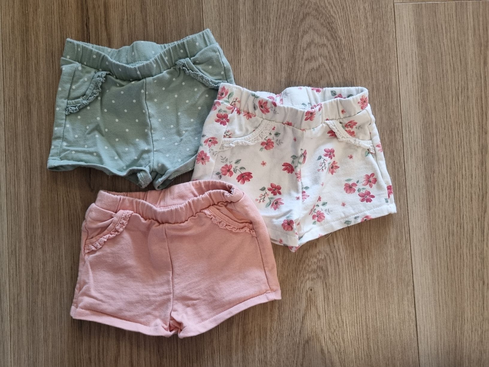 C&A Pantaloni: 3 Shorts/kurze Hosen 68 – Usato da Unteriberg venduto da ste_ruh