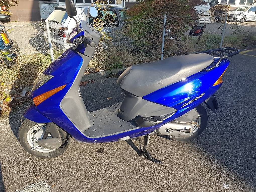 Scooters: Honda SCV100 Lead Roller scooter – Gebraucht aus Rorbas von philips1