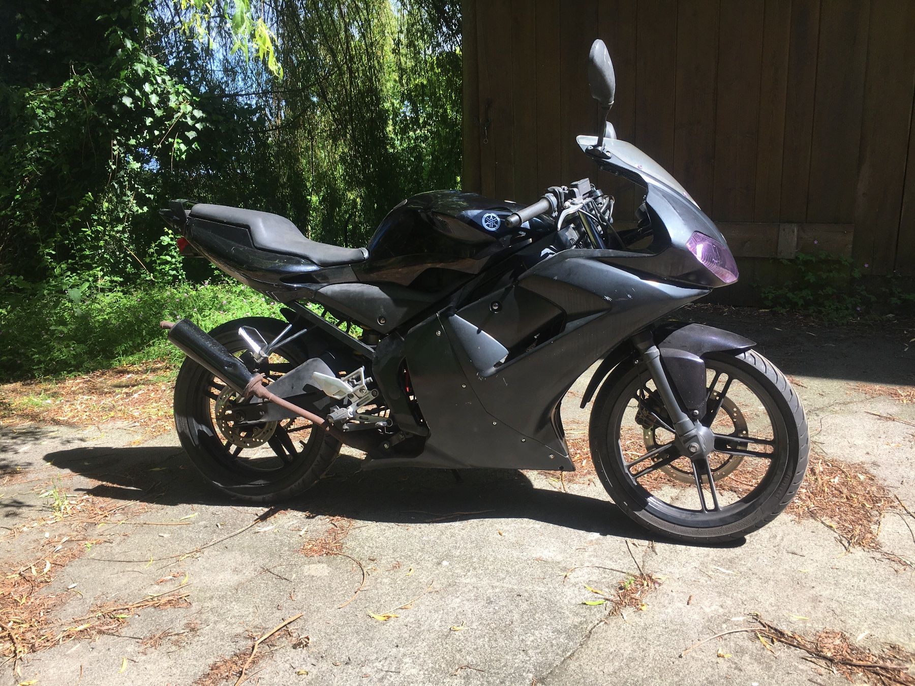 Yamaha Strada: Yamaha Tzr 50 + 1 châssis et plaind de pièces – Usato da Boudevilliers venduto da boost98 1