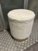 Hocker mit Goldrand