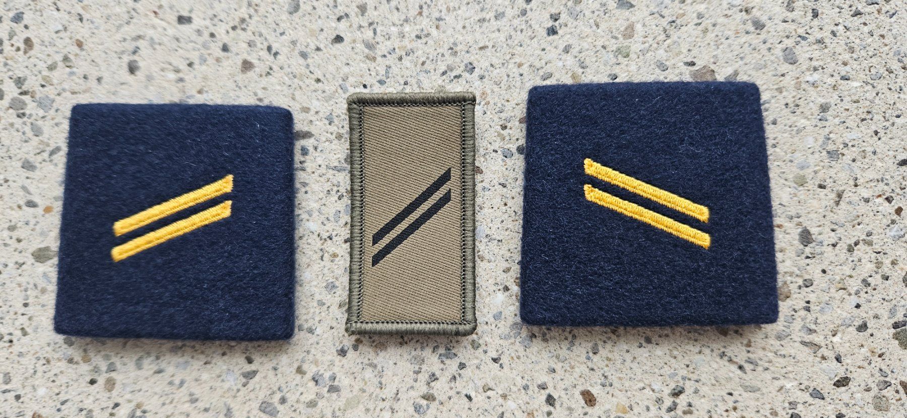 Schweizer Armee Placchette & Badge: *** Gradabzeichen Set Gefreiter Luftwaffe *** – Usato da Riedholz venduto da fr_sIruP