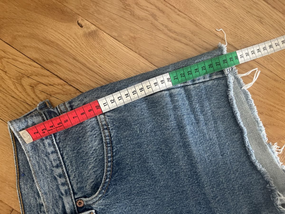 Levi's Jeans: Levi's 501 shorts W31 L36 – Usato da Lausanne venduto da Lillielillie 3