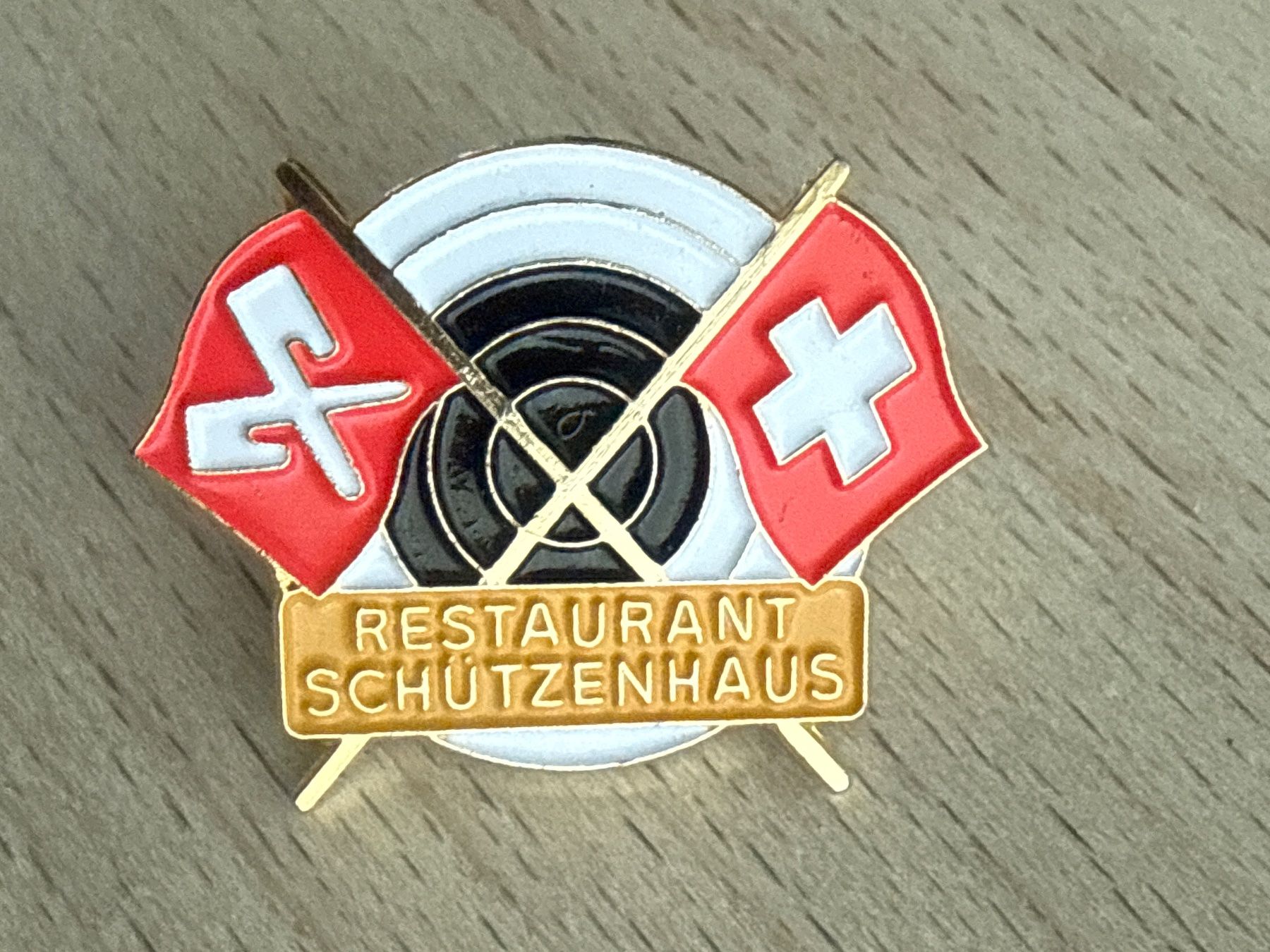 Placchette & Badge: Pin Restaurant Schützenhaus – Usato da Glattbrugg venduto da Schweigmatt