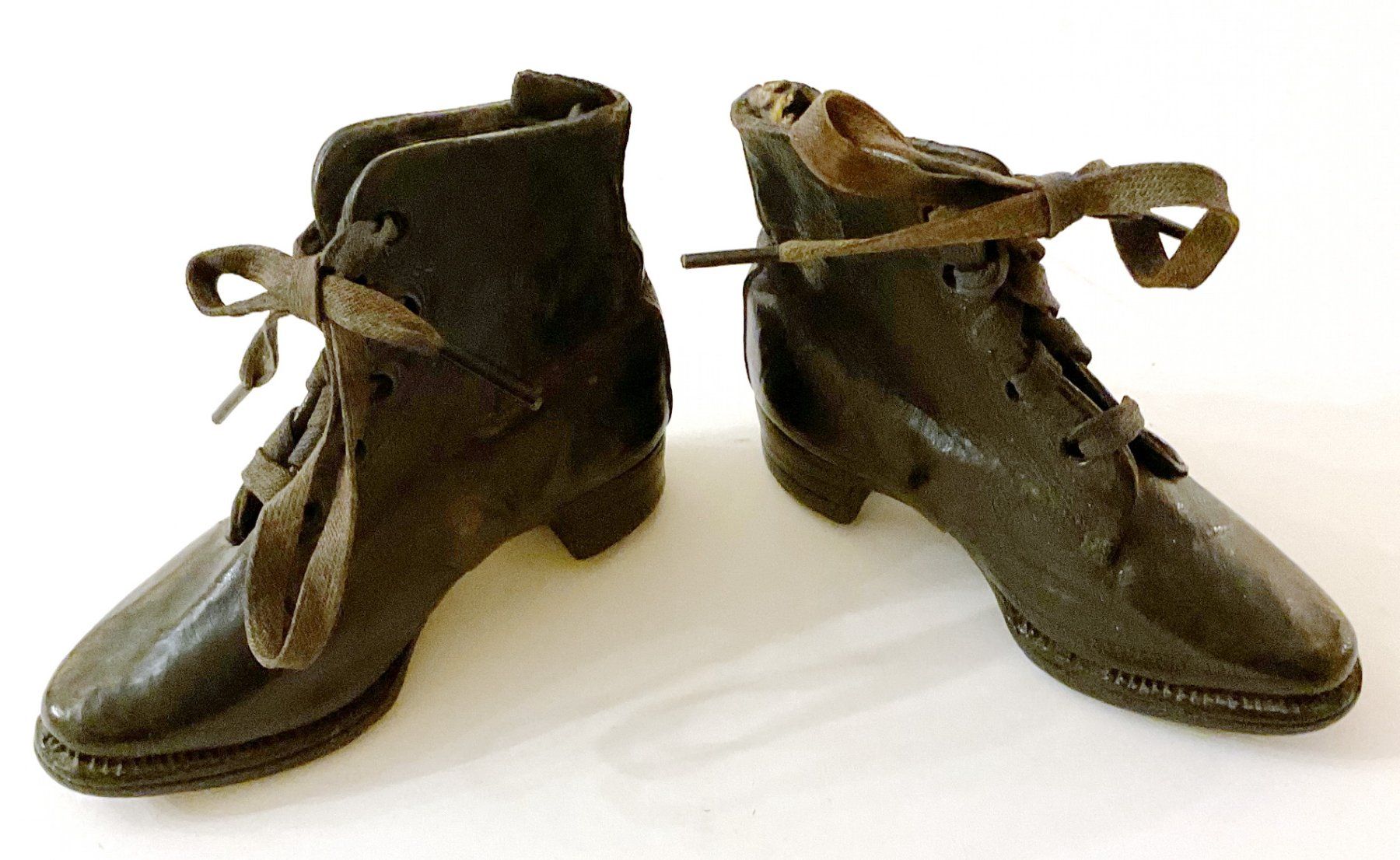 Scarpe da donna: Ein Paar antike Musterschuhe – Usato da Pfungen venduto da Doku7 1