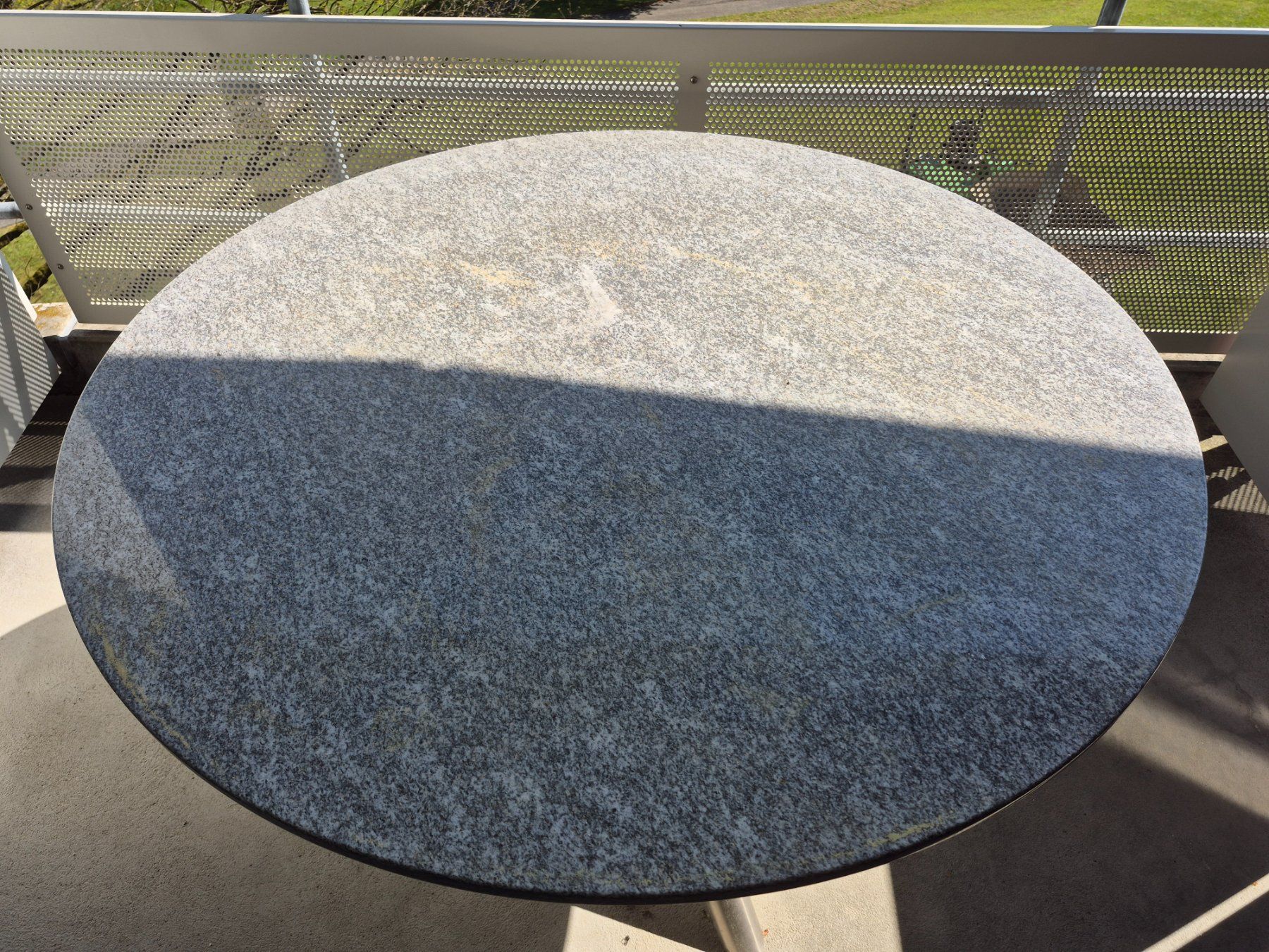 Tavoli: Gartentisch Granit/Edelstahl – Usato da Bätterkinden venduto da sniffi64