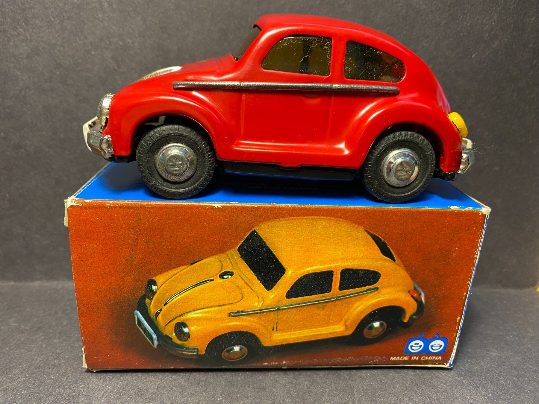 Giocattoli: VW Käfer Blech mit Friktion und Originalverpackung – Nuovo e nell'imballaggio originale da Spiez venduto da Mlandcruiser