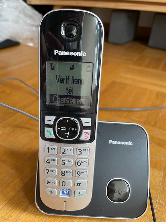 Téléphone sans fil PANASONIC KX-TG6812