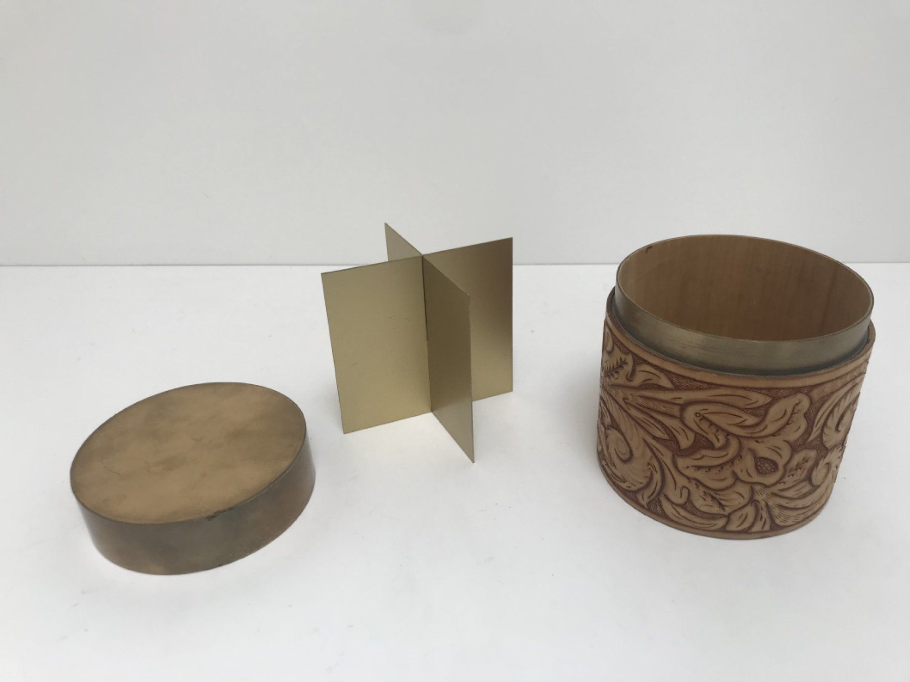 Sonstige Tabakwaren: Rare Messing Zigarrenbox mit Lederschnitzarbeiten 60er -70er – Gebraucht aus Gersau von pd-design-and-art 1