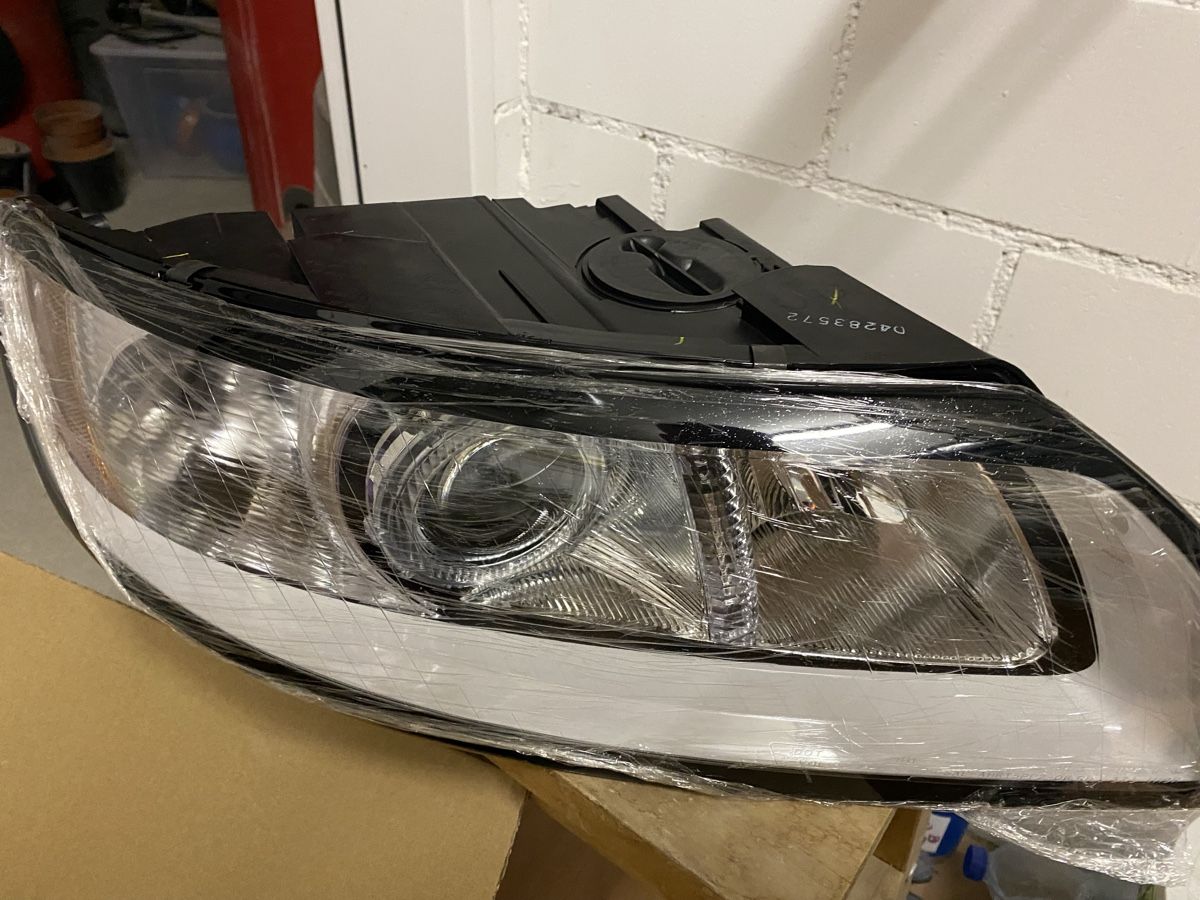 Volvo Phares: Volvo V50 Scheinwerfer rechts – Neuf (Voir description) à Uster par Achtungbeule