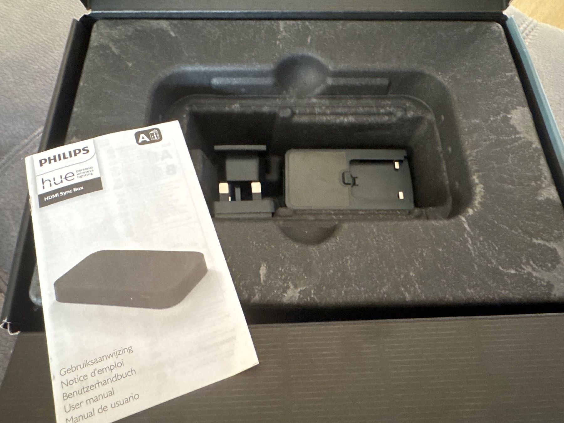 Philips Home cinéma: Philips Hue Play HDMI Sync Box – D'occasion à Frick par JinkyJinx 1