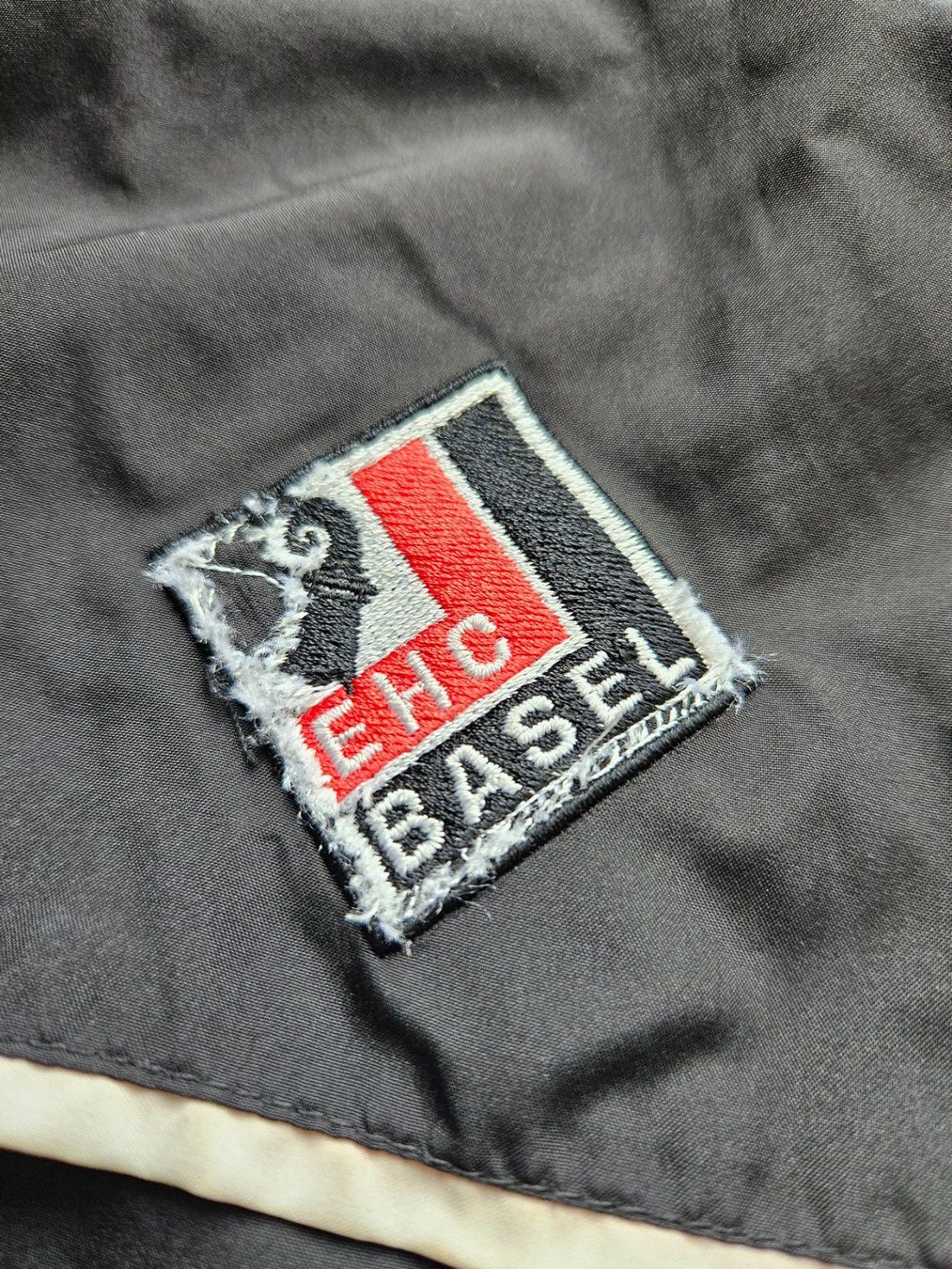 Ccm Canottiere & Pantaloni: EHC Basel Jacke CCM Grösse L EHCB Eishockey Schweiz – Usato da Hägglingen venduto da United-Village-Trade 2