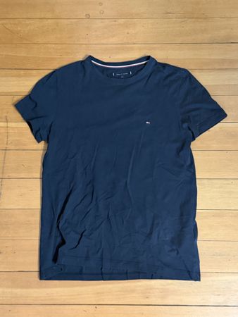 Dunkelblaues Tommy Hilfiger T-Shirt Herren Gr. M Sommerlich