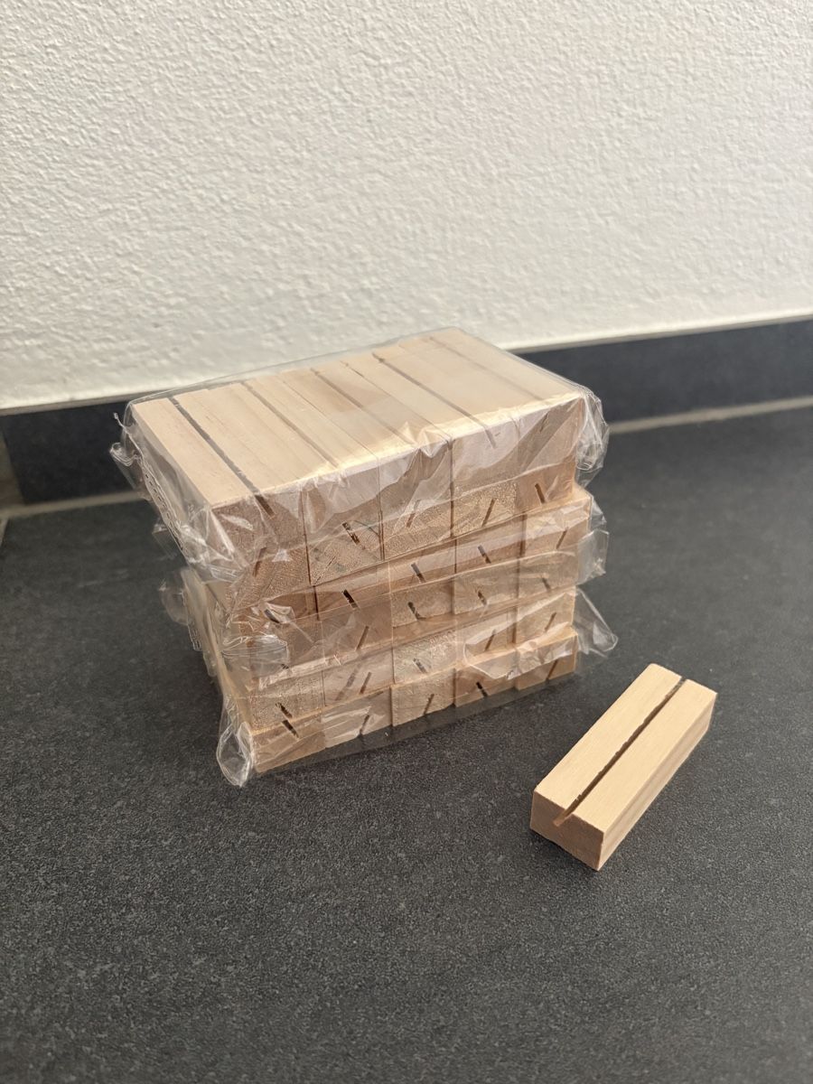 Equipement de magasin & Foires: Kartenhalter aus Holz – Neuf (Voir description) à Gipf-Oberfrick par tostoo