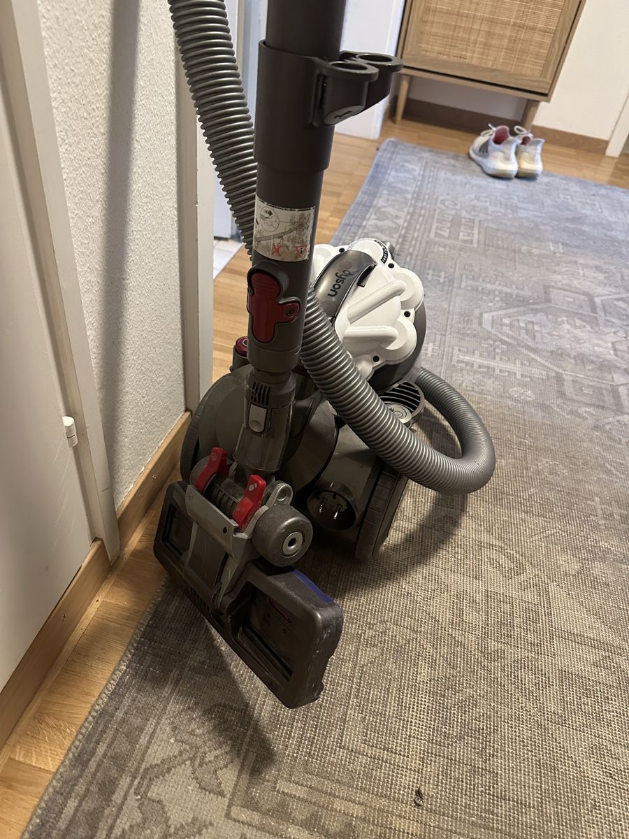 Dyson Staubsauger & Zubehör: Dyson Staubsauger  – Gebraucht aus Zürich von sac_jb8n 2