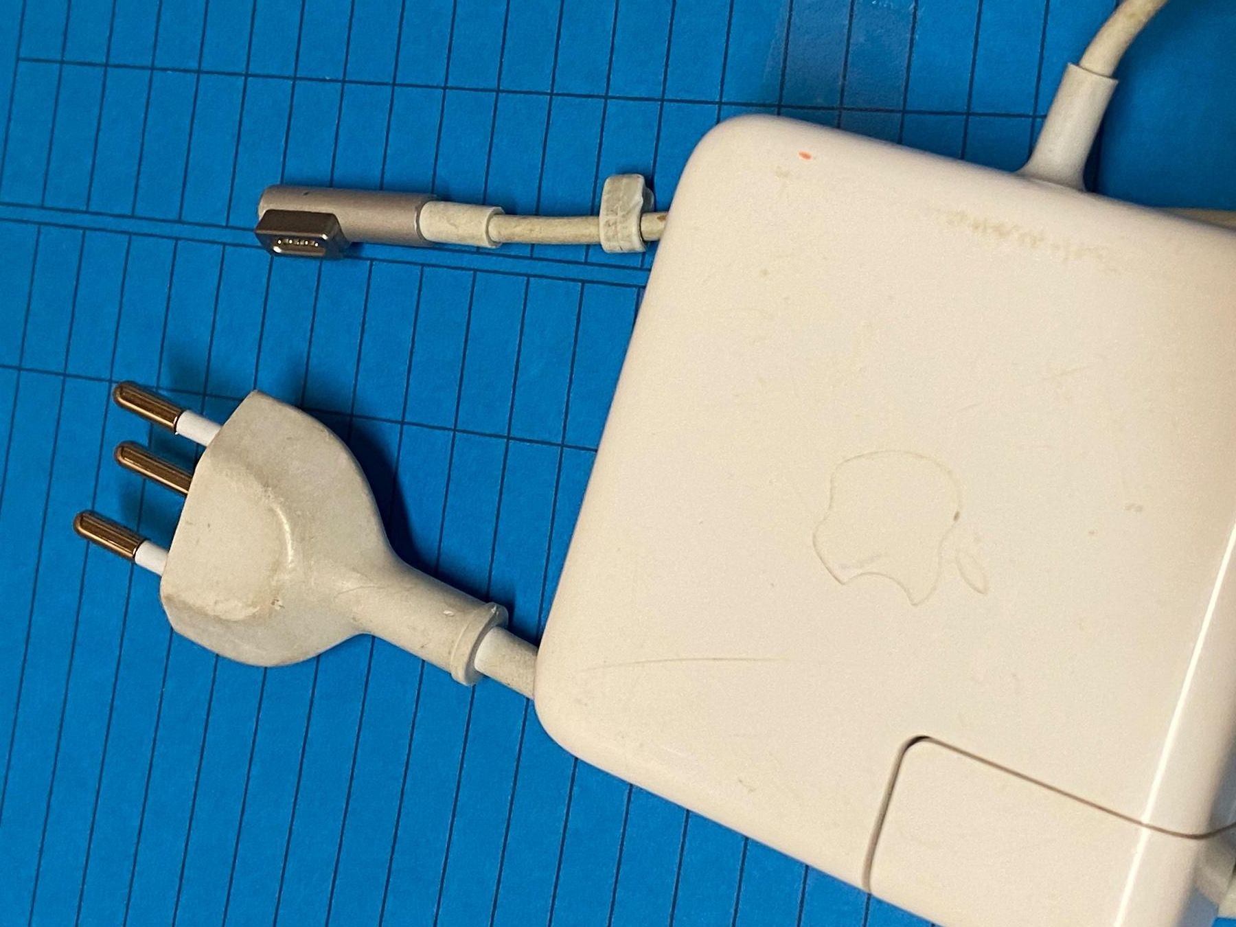 Apple Caricabatterie: * MAC *.   Mag Safe  Power Adapter – Difettoso da Wattwil venduto da Hoelzig