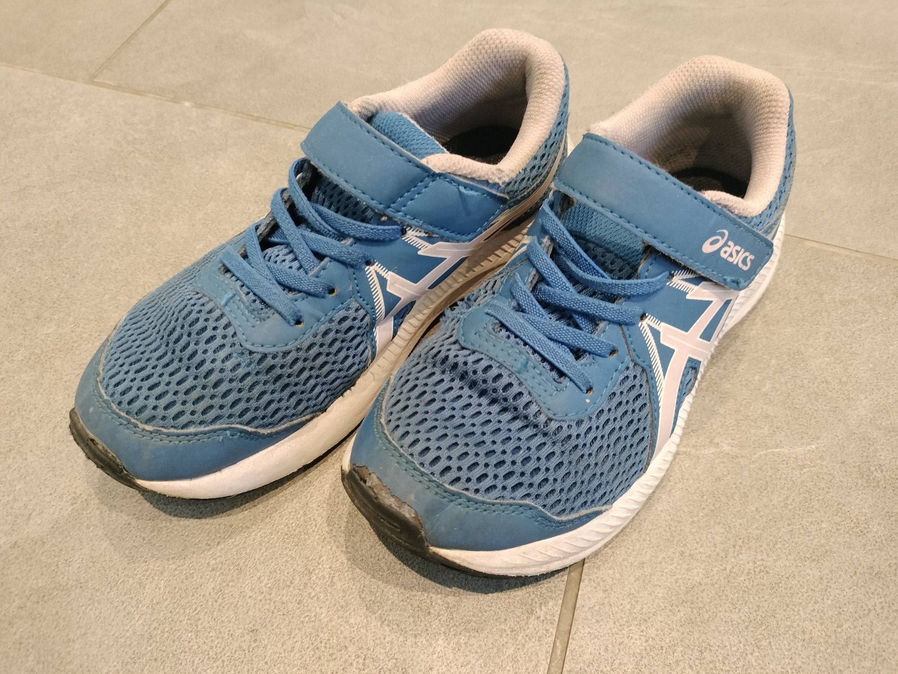 Asics Scarpe per ragazzi: Asics Kinder-Laufschuh Grösse EU 33 – Usato da Neftenbach venduto da TheKringel